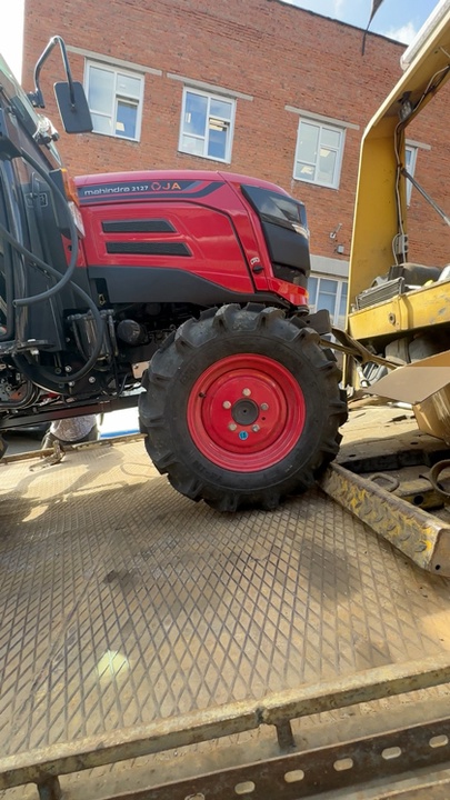 Трактор Mahindra OJA 2127 с кабиной отапливаемой