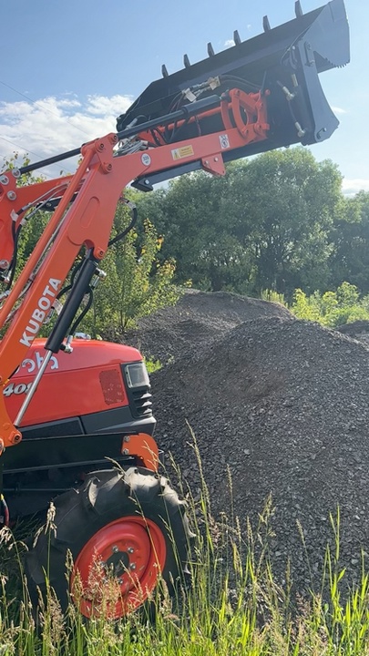 Трактор Kubota L3408 с челюстным погрузчиком