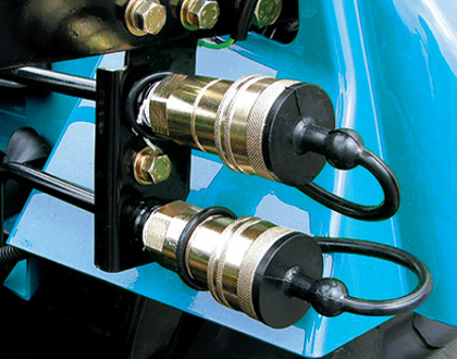 Минитрактор Mitsubishi LS J 27 с кабиной  -  Пара задних гидравлических выводов