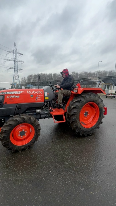 Японский трактор Kubota L4508 с косилкой для сена Wirax Z-069