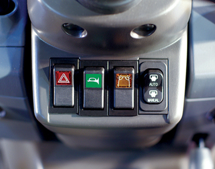 Трактор LS XR50 HST CAB - Простая и удобная панель управления 