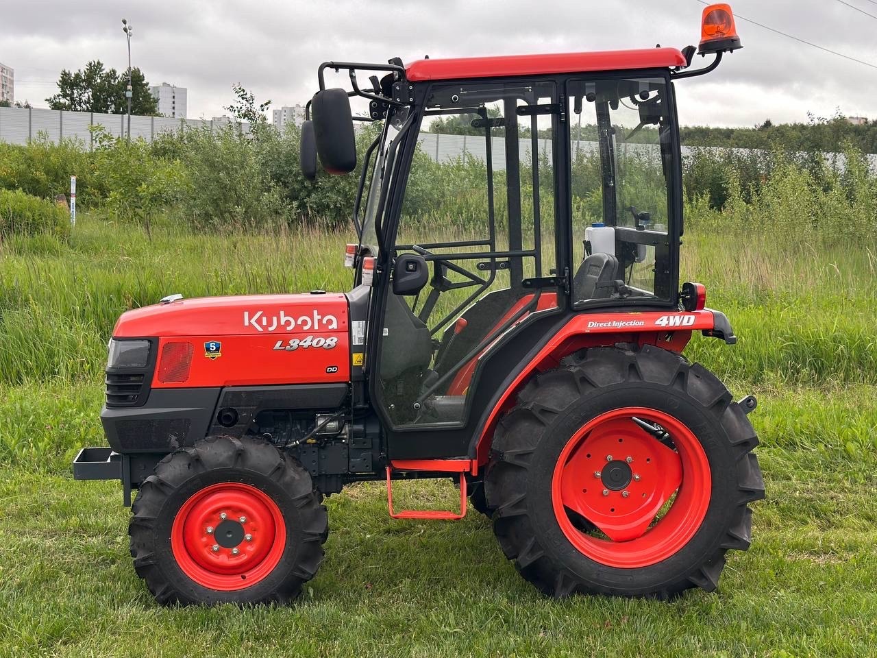 Кабина Kubota L3408