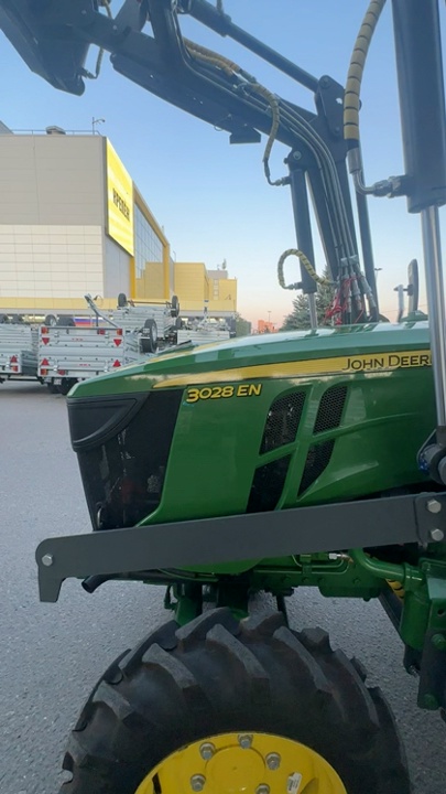 Трактор John Deer 3028 EN