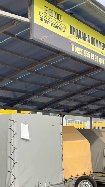 Трактор John Deere 3028 EN c отвалом