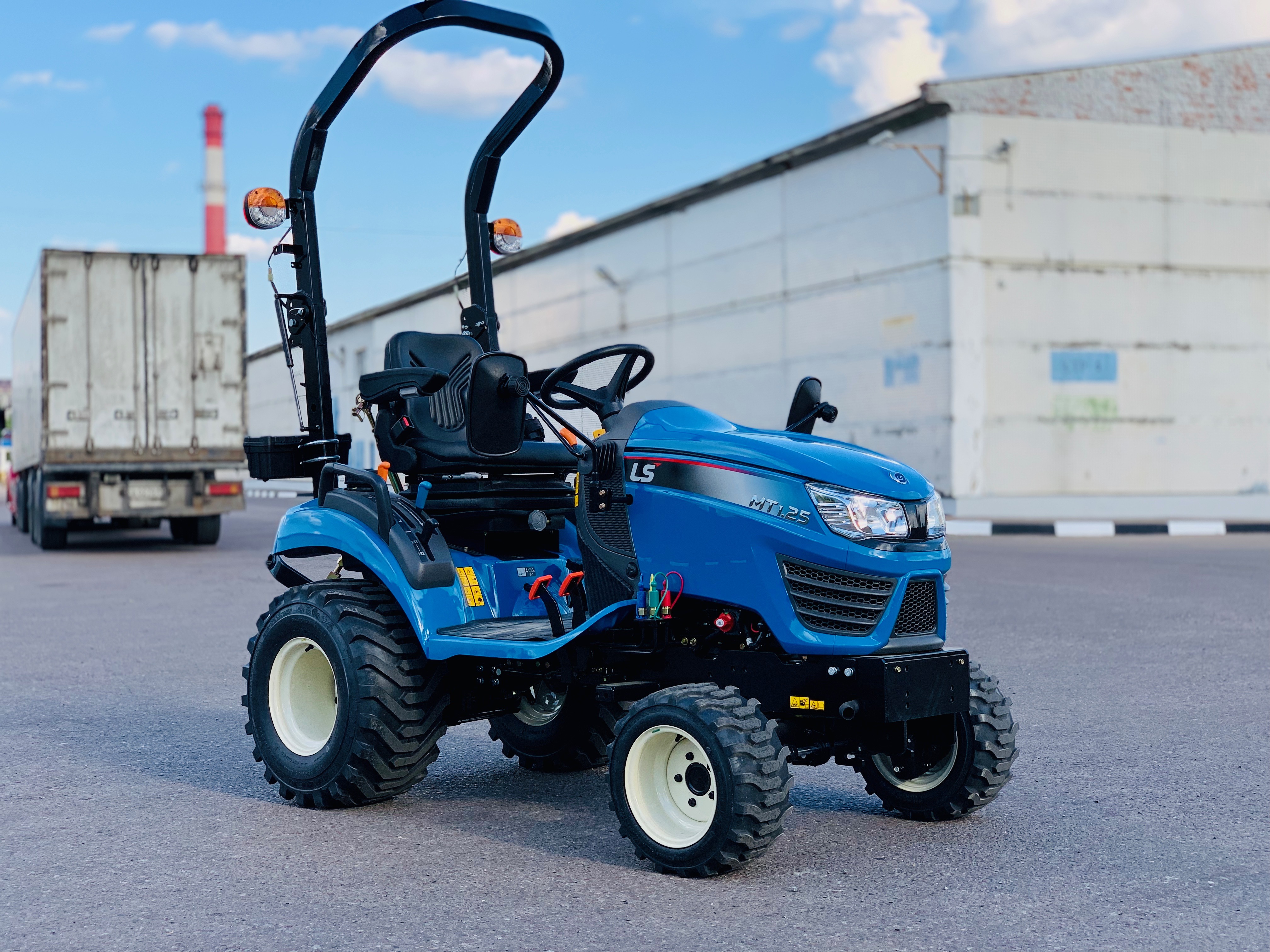 Минитрактор Yanmar LS MT1.25 HST