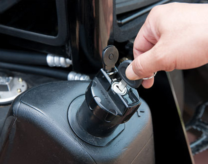 Минитрактор Yanmar LS MT1.25 HST - Большой топливный бак с замком 