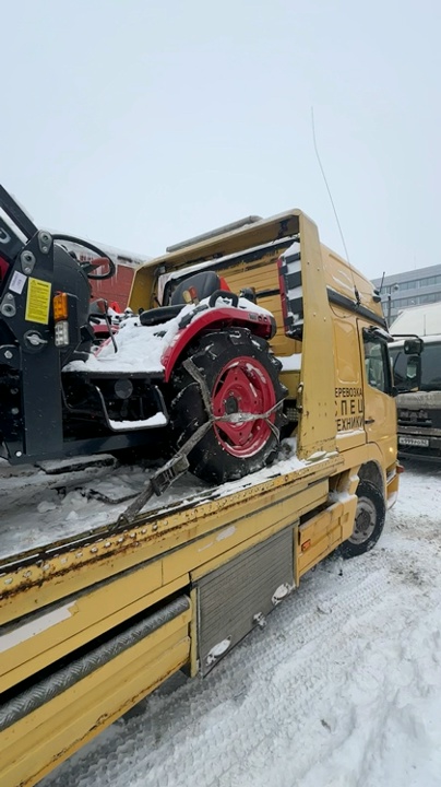 Тракторы Mahindra OJA Yanmar для уборки снега , отгружаем четыре комплекта