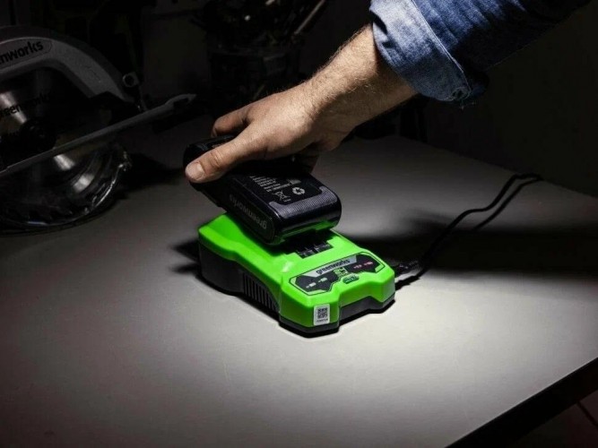 Аккумулятор GREENWORKS 24.0V 4,0 Ач Li-ion с двумя USB разъемами (2940407) 2940407 - изображение 3