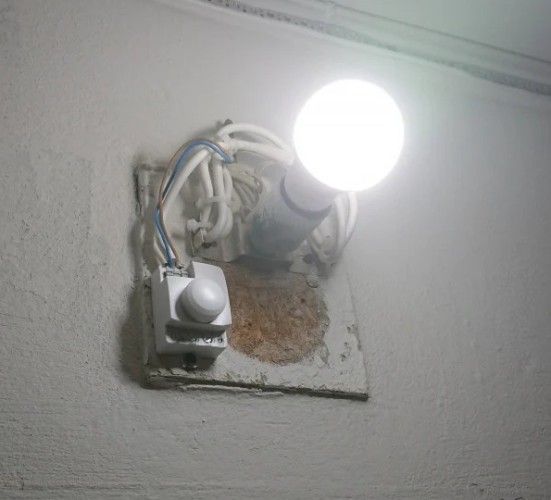 Датчик движения настенно-потолочный REXANT 11-9218 микроволновый ДДНПМ 01, 180°/360°, 1200Вт, 3-6м - изображение 2