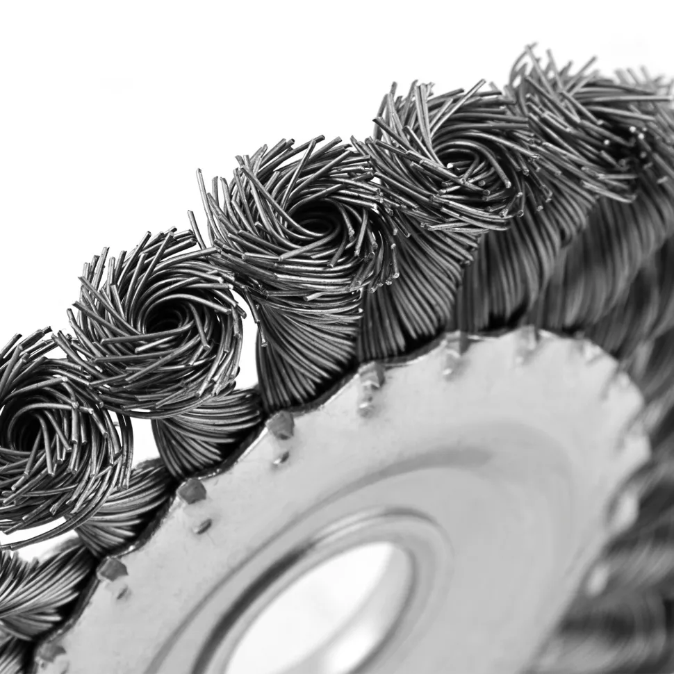 Щетка для УШМ Denzel 125 мм Плоская, крученая нержавеющая проволока 0.5 мм, посадка 22.2 мм - изображение 3