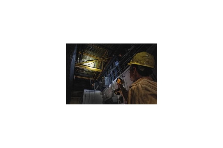 Фонарь аккумуляторный DeWALT DCL 043 без АКБ и ЗУ DCL043-XJ - изображение 3