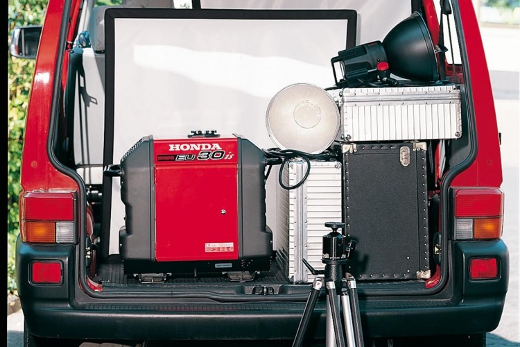 Генератор бензиновый HONDA EU 30 IS инверторный EU30ISEU - изображение 4