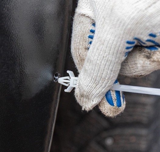 Хомут пластиковый REXANT 100x2,5 мм, ø 2,4 мм, белый с крепежным пистоном упаковка 100 шт. 07-0107 - изображение 2