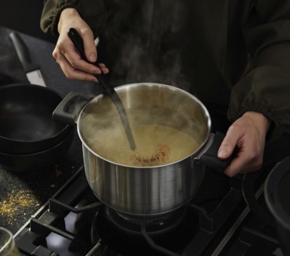 Кастрюля FISKARS 1052240 3,5л/20см, с крышкой - изображение 4