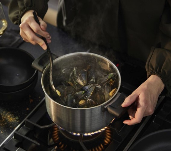 Кастрюля FISKARS 1052240 3,5л/20см, с крышкой - изображение 3