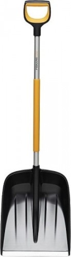 Лопата для уборки снега FISKARS X-series 1057177 с алюминиевым черенком 1057177