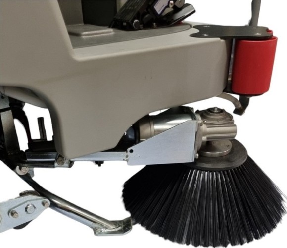 Машина подметальная Bennett Tornado T700BD с местом оператора BNT93020 - изображение 4