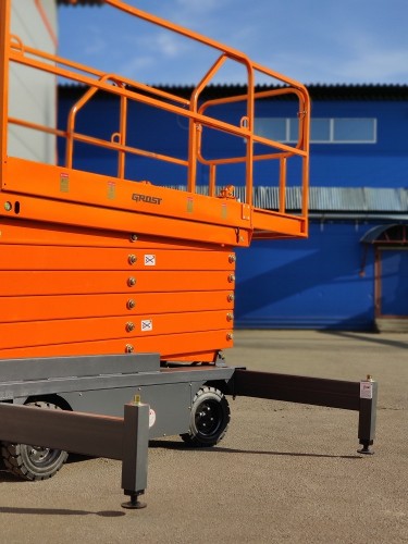 Несамоходный подъемник ножничного типа GROST Tower 500-11 DC с выдвижной платформой, аккумуляторный 212432 - изображение 4