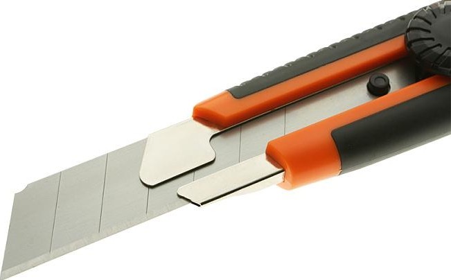 Нож для строительных работ Sturm 1076-08-07 25мм, 2-х компонент. корпус, винтовой фиксатор - изображение 4