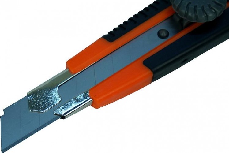 Нож для строительных работ Sturm 1076-09-03 18 мм, выдвиж. лезвие, винт. фиксатор, обрезин. ру - изображение 3