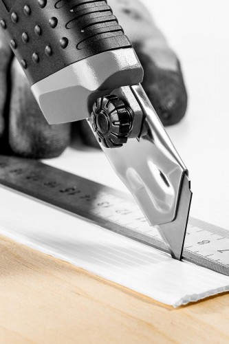 Нож для строительных работ ЗУБР ТИТАН-25 с автостопом, сегмент. лезвия 25 мм 09180 - изображение 3