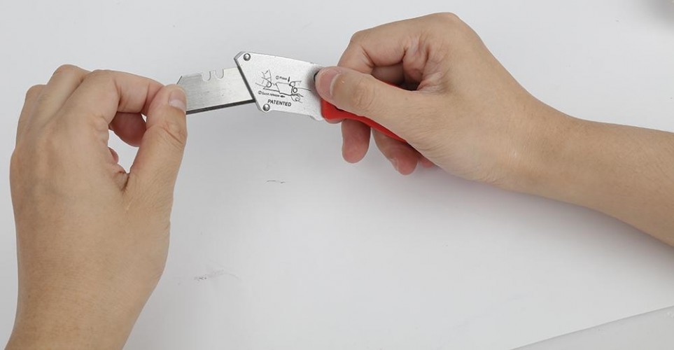 Нож складной WORKPRO WP211002 со сменными лезвиями - изображение 2