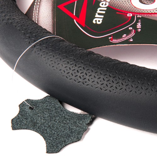 Оплетка на руль ARNEZI A0501024 (M 38 см нат. кожа) черная с тиснением - изображение 2