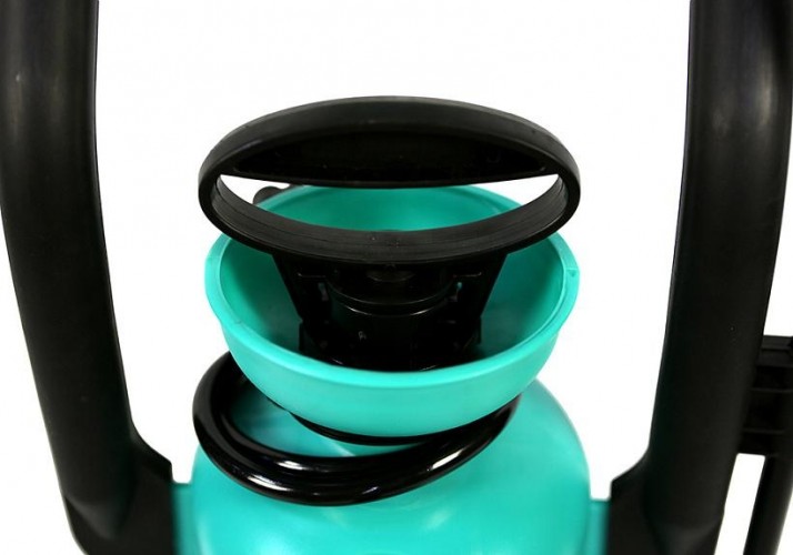 Опрыскиватель Sturm 3016-22-12 со шлангом на колесах, с кейсом, 12л. - изображение 4