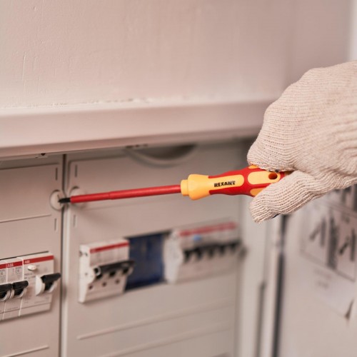 Отвертка крестовая REXANT PH0х100 мм диэлектрическая до 1000В 12-4716 - изображение 5