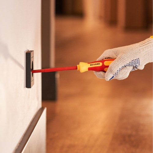 Отвертка крестовая REXANT PH1х125 мм диэлектрическая до 1000В 12-4717 - изображение 3