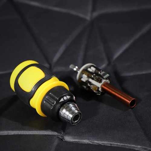 Отвертка с битами REXANT 12-4779 набор 8 предметов с реверсивной отверткой - изображение 4