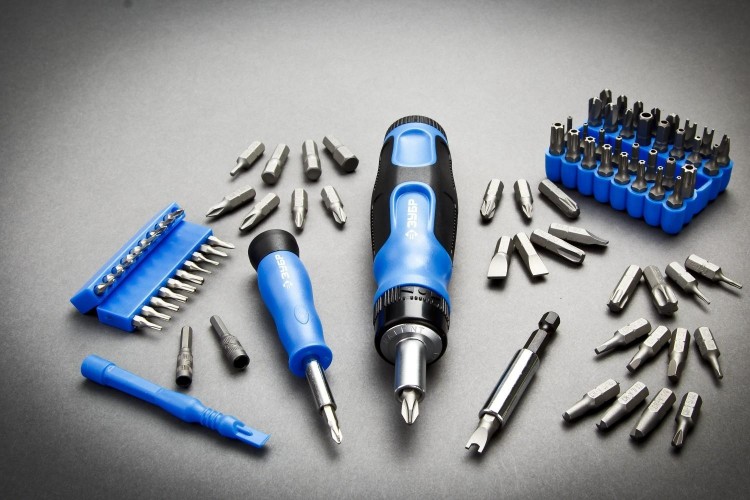 Отвертка с битами ЗУБР ПРОФЕССИОНАЛ набор: реверсивная с насадками 129 шт 25237-H129 - изображение 4