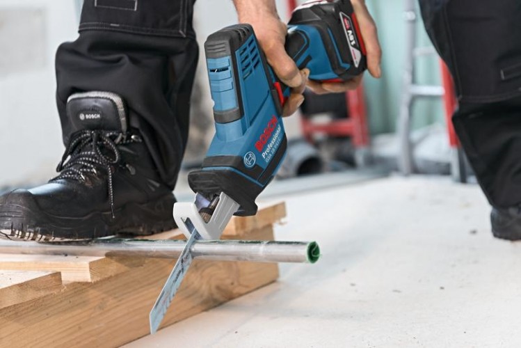 Пила сабельная аккумуляторная BOSCH GSA 18 V-LI C 06016A5002 2х5,0Ач - изображение 5