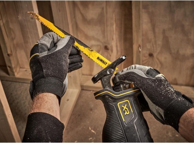 Пила сабельная аккумуляторная DeWALT DCS 382 N FLEXVOLT, бесщеточная, без АКБ и ЗУ DCS382N-XJ - изображение 2