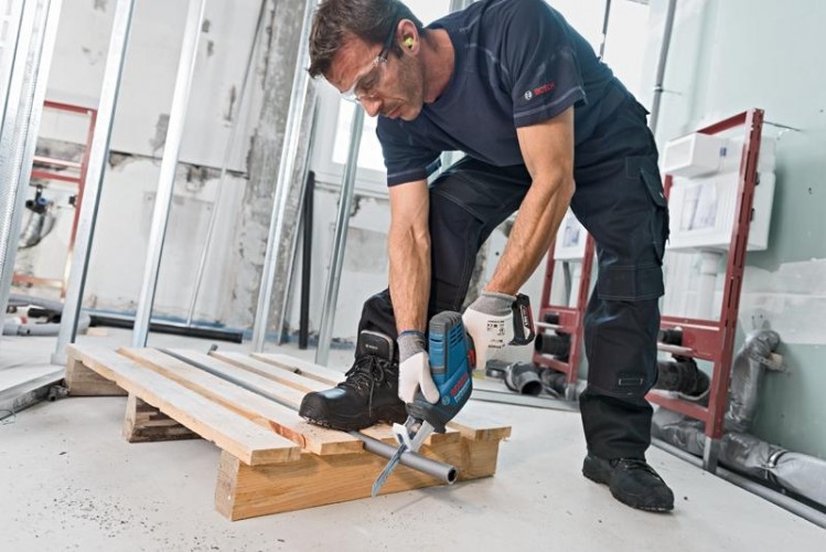 Пила сабельная аккумуляторная BOSCH GSA 18 V-LI C 06016A5002 2х5,0Ач - изображение 2
