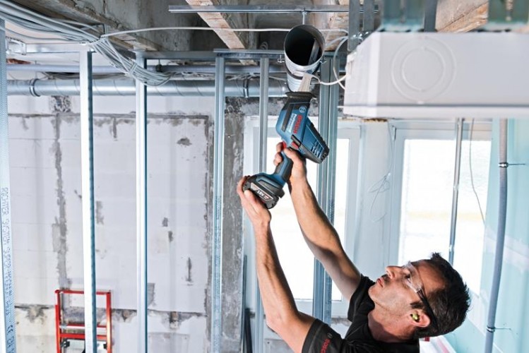 Пила сабельная аккумуляторная BOSCH GSA 18 V-LI C 06016A5002 2х5,0Ач - изображение 3