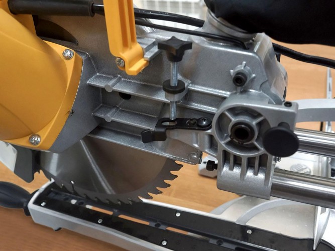 Пила торцовочная сетевая КОРВЕТ 6-330С 90062 - изображение 5