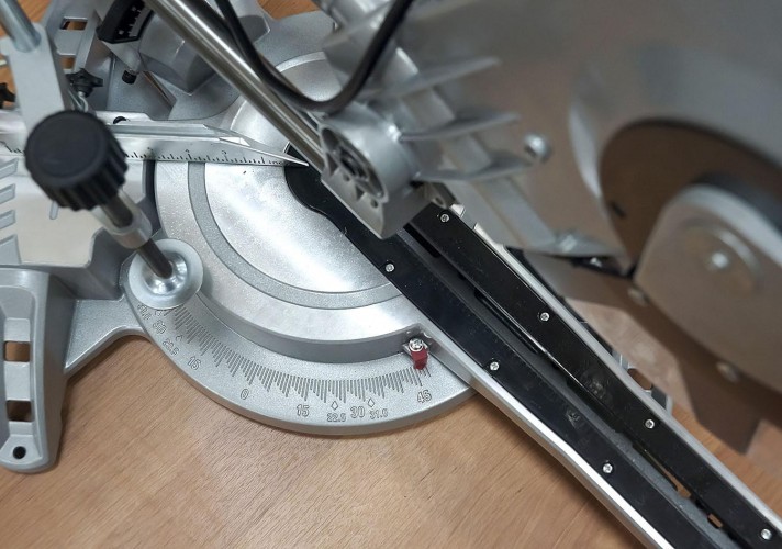 Пила торцовочная сетевая КОРВЕТ 6-330С 90062 - изображение 3