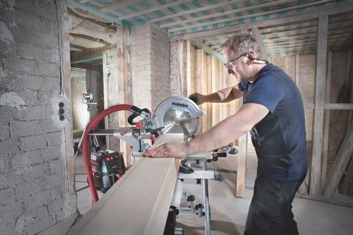 Пила торцовочная сетевая METABO KGS 305 M 619305000 - изображение 2