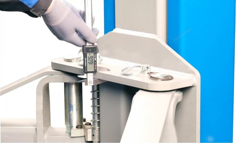 Подъемник автомобильный NORDBERG N4120BM-4B 380v 2х стоечный 4т синий ЦБ-0009399 - изображение 4