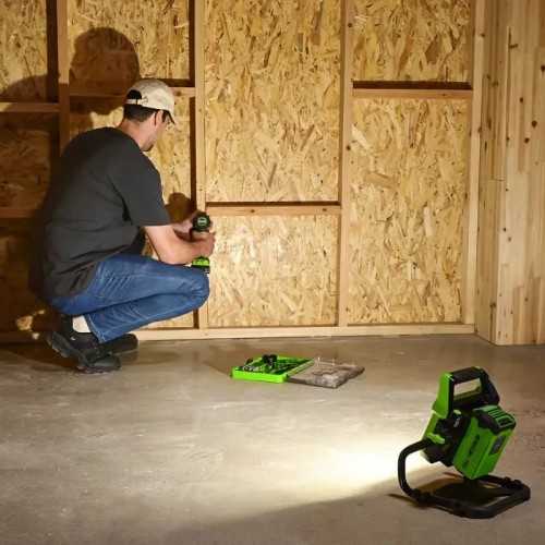 Прожектор GREENWORKS 3503907 LED с гибридным питанием, 40V / 220V, без АКБ и ЗУ - изображение 3