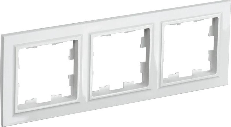 Рамка IEK BRITE РУ-3 3-м бел. BR-M32-K01