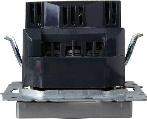 Розетка IEK BRITE РЮш10-1-БрА 16А с USB A+A 2.1A с заземл. защ. штор BR-R14-16-U21-D21-K47 - изображение 5