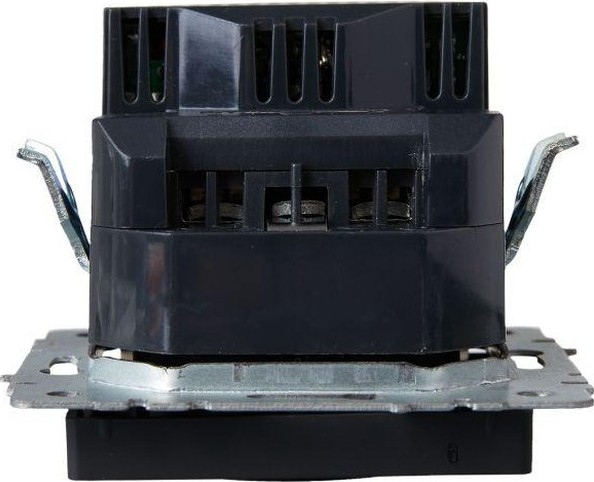 Розетка IEK BRITE РЮш10-2-БрЧ 16А с USB A+A 3.1A с заземл. защ. штор BR-R14-16-U21-D31-K02 - изображение 2