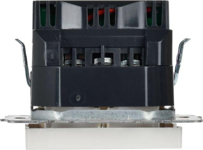 Розетка IEK BRITE РЮш11-1-БрБ 16А с USB A+C 18Вт с заземл. защ. штор BR-R14-16-U22-018-K01 - изображение 4