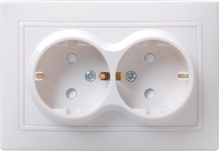 Розетка IEK Кварта Рсш12-3 2-м сп 16а ip20 с заземл. защ. шторки бел. ERK21-K01-16-DM