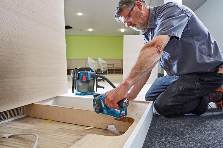 Рубанок аккумуляторный BOSCH GHO 12V-20 бесщеточный 06015A7001 2х3,0Ач, кейс L-Boxx - изображение 3