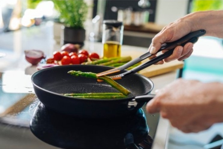 Щипцы FISKARS 1027303 с силиконовыми краями - изображение 2