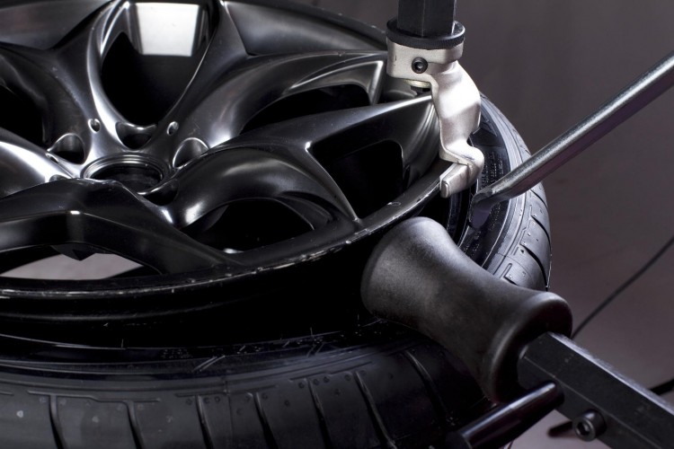 Шиномонтажный стенд AE&T М-221Р6 автомат автомат с рукой 380 В (два места) M-221P6 (380) - изображение 3