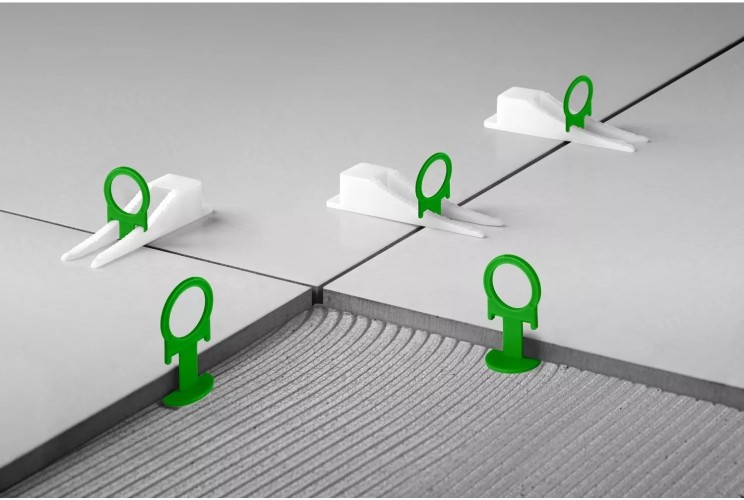 Система выравнивания плитки ЗУБР 33832-H50 Кольцо, 2,0 мм, зажим+клин, 50+50 шт. - изображение 2
